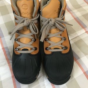 Boys Timberland boots, waterproof sz 6 boys. NEW